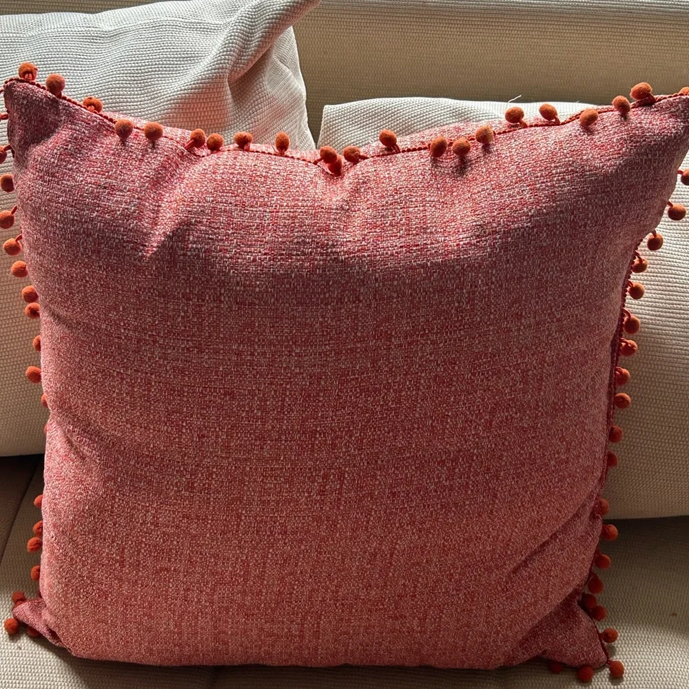 NWOT ACCENT PILLOW